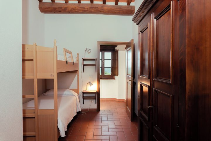 Room 26 of 148