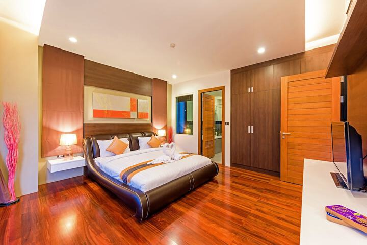 Room 5 of 131