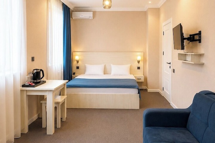 Room 10 of 26