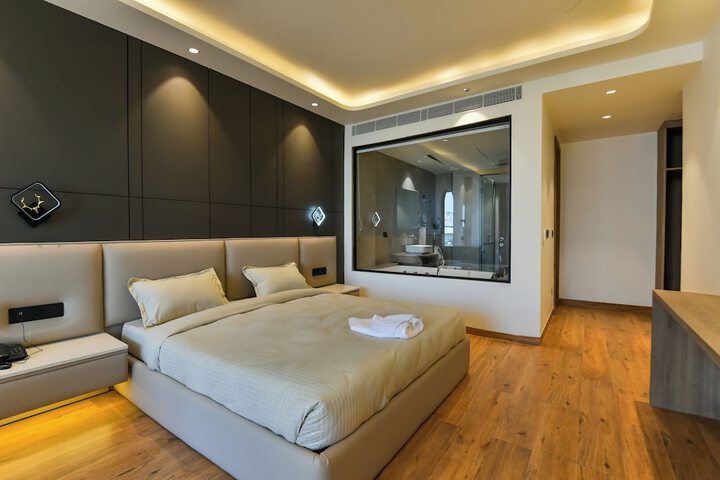 Room 21 of 29