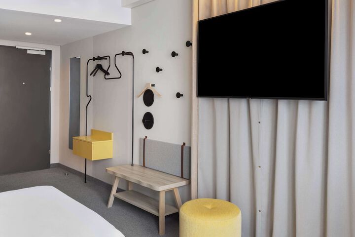 Room 27 of 106