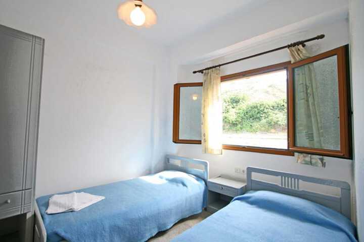 Room 13 of 37