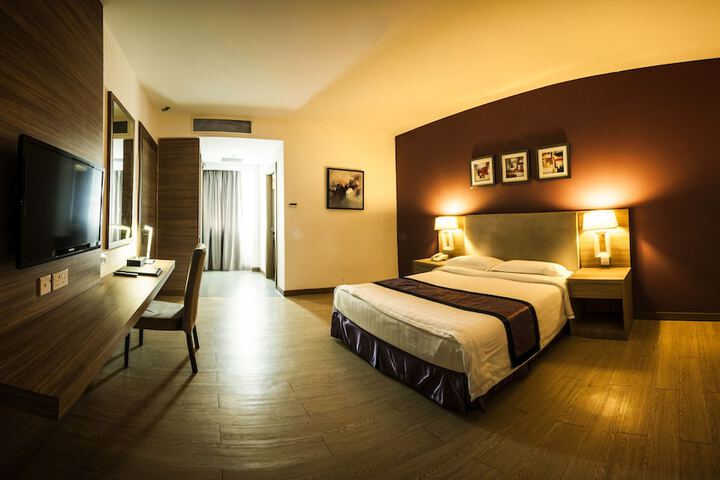 Room 18 of 90