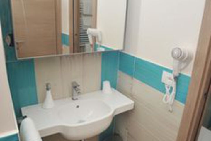 Room 4 of 67