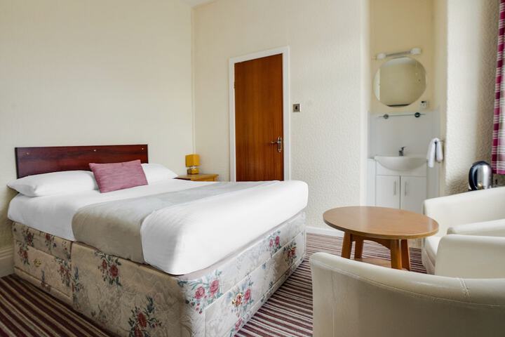 Room 11 of 24