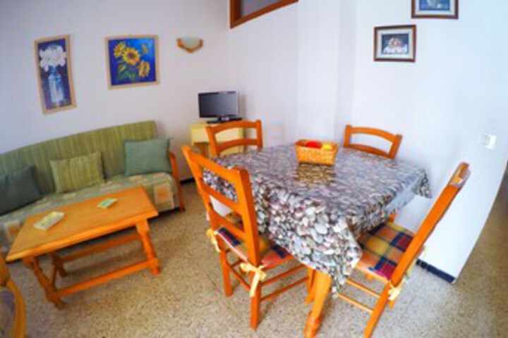 Room 9 of 15