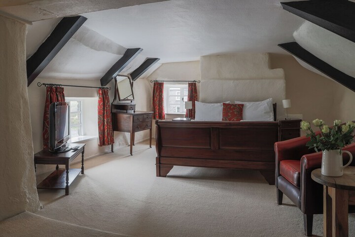 Room 2 of 60