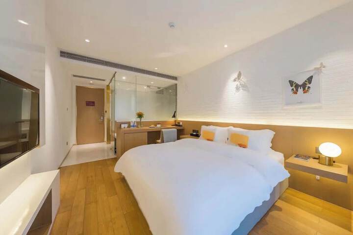 Room 9 of 62