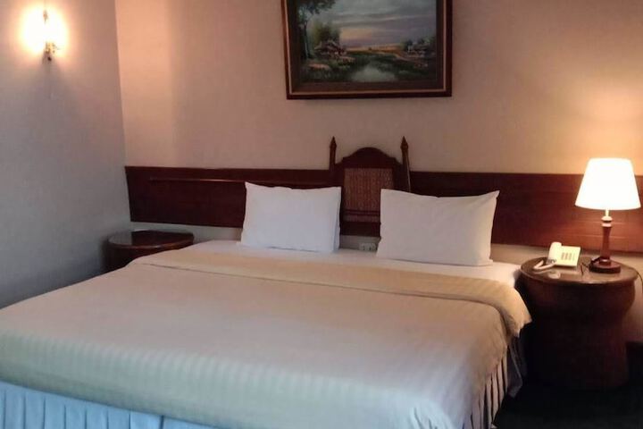 Room 10 of 35