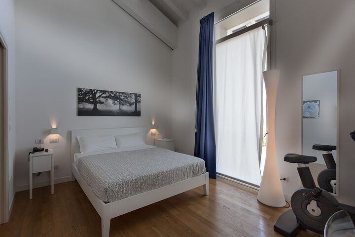 Room 18 of 32