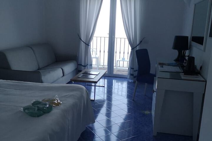 Room 14 of 96