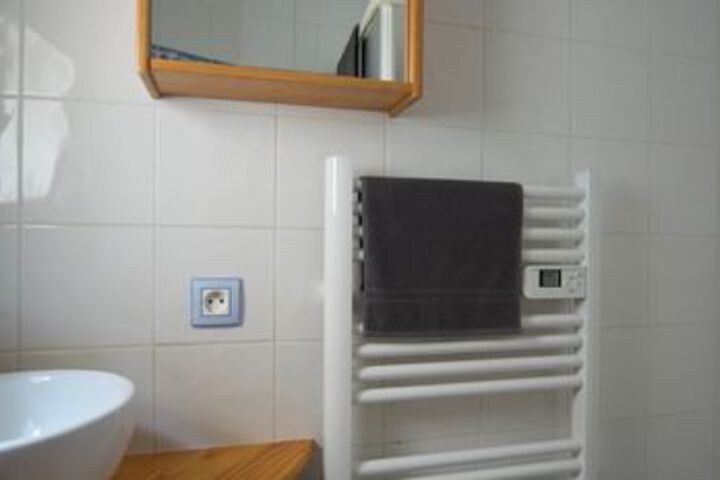 Room 2 of 8