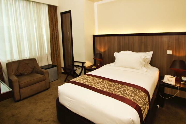 Room 33 of 81