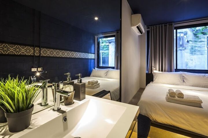 Room 10 of 49