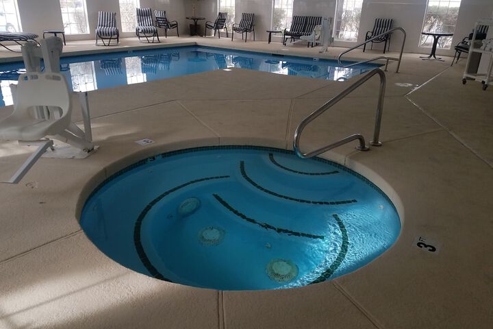 Indoor spa tub