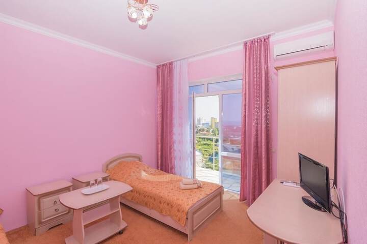 Room 15 of 37