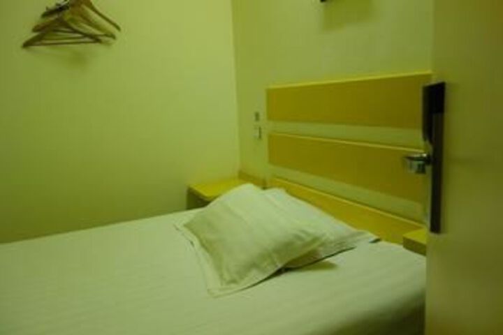 Room 11 of 38