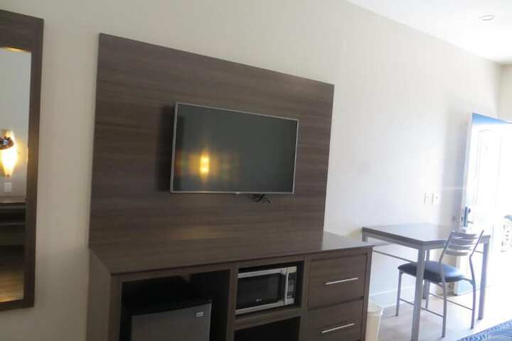 Room 13 of 36