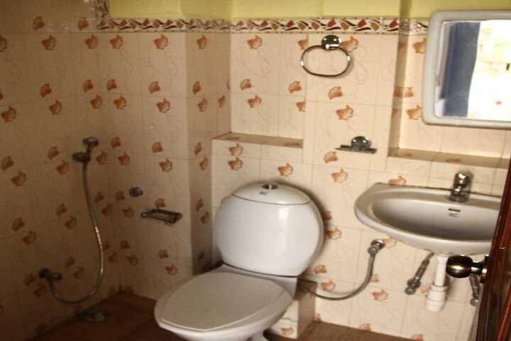 Room 6 of 9