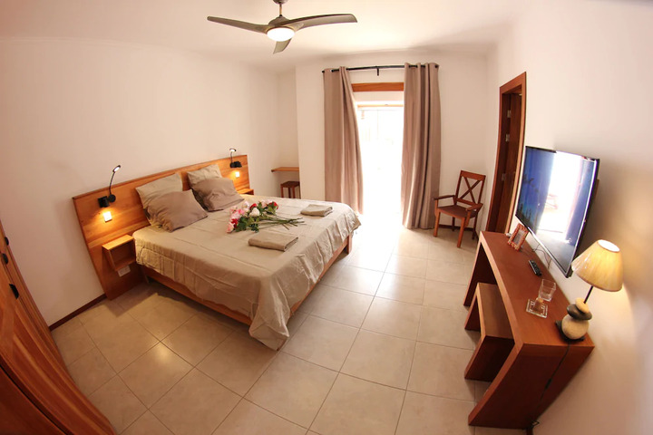 Room 4 of 10