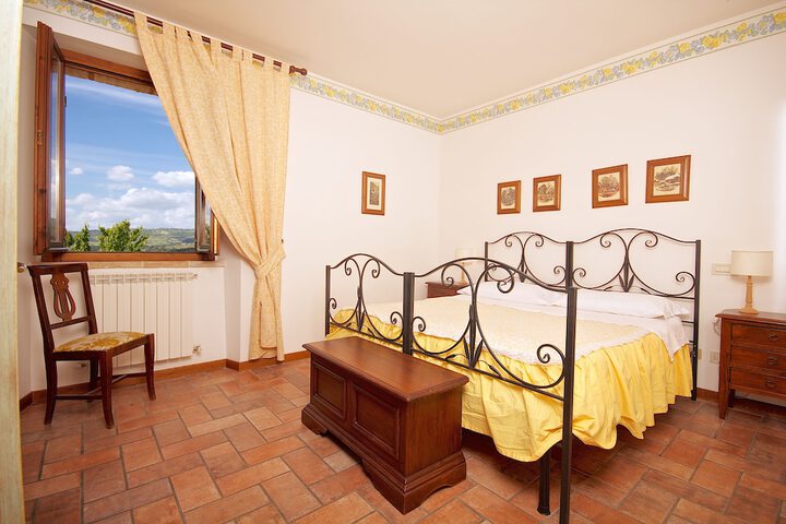 Room 4 of 75