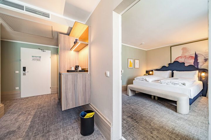 Room 15 of 82