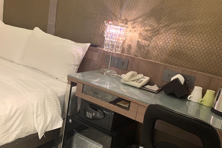 Room 30 of 60