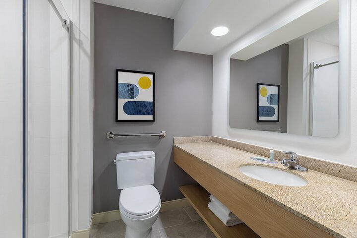 Room 11 of 25
