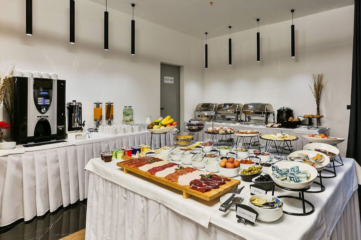Dining 64 of 70
