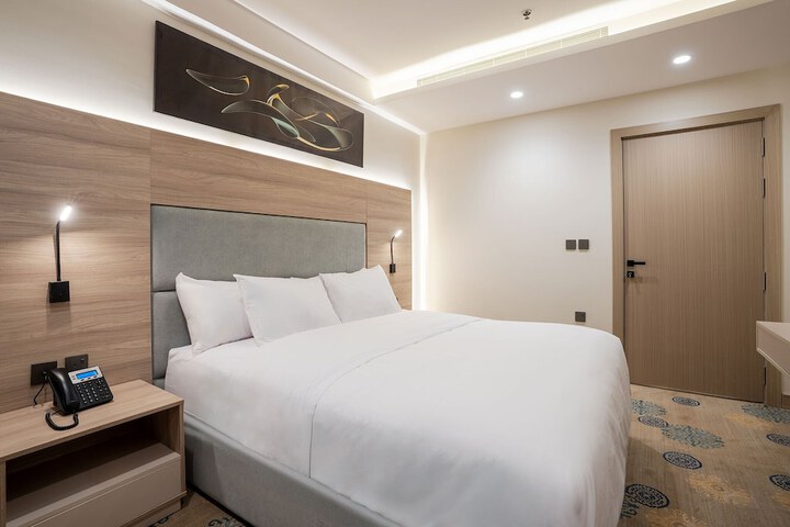 Room 7 of 17