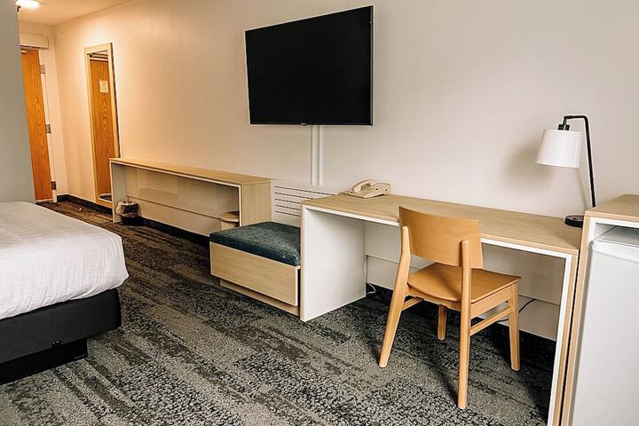Room 26 of 102
