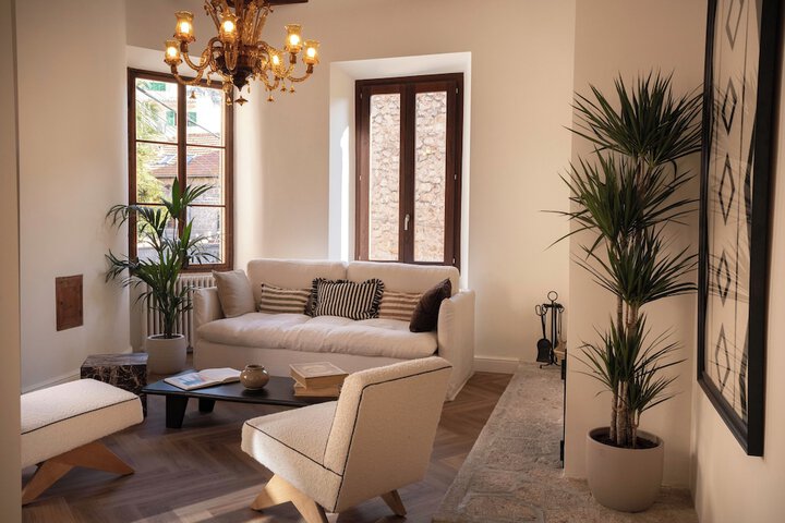 Lounge 31 of 40