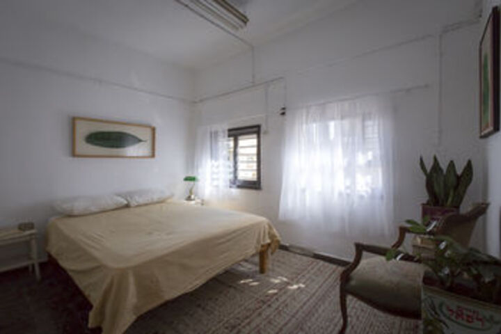 Room 4 of 13