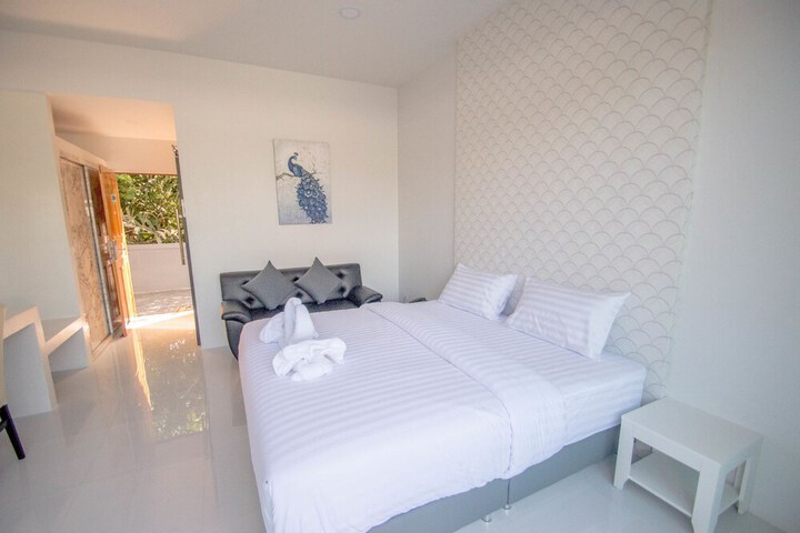 Room 3 of 91