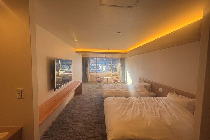 Room 21 of 28