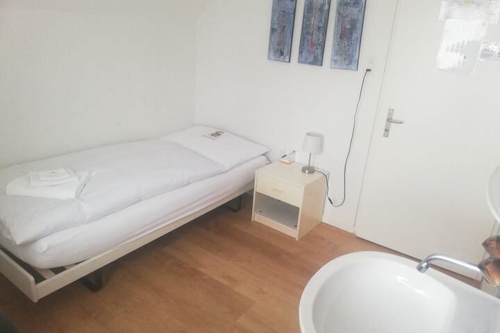 Room 3 of 8