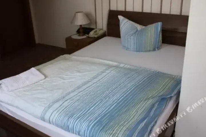 Room 2 of 14