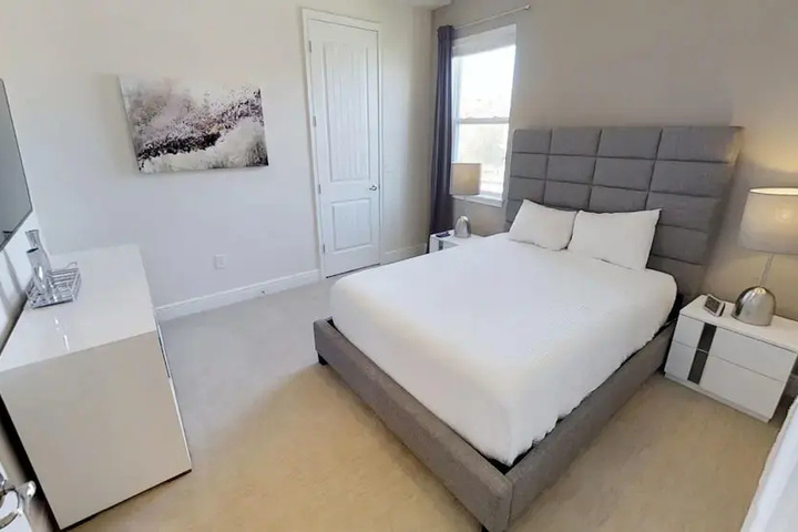Room 5 of 23