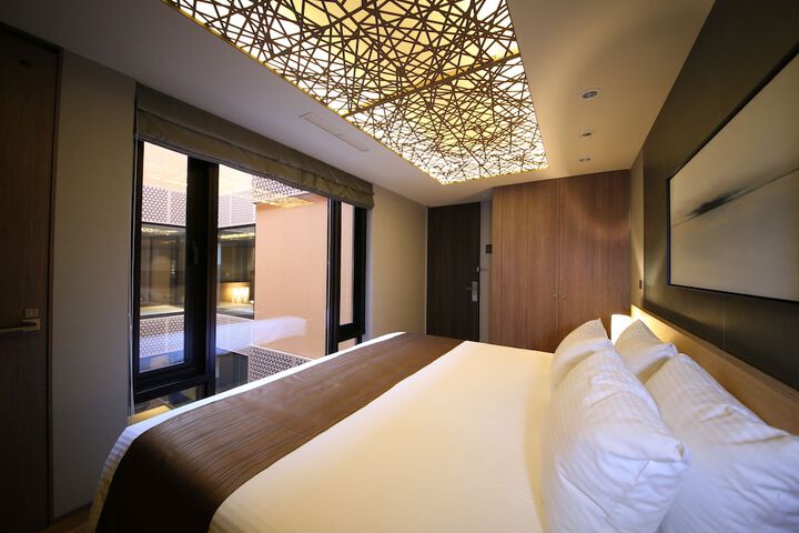 Room 14 of 176