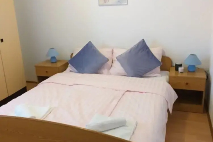 Room 4 of 20