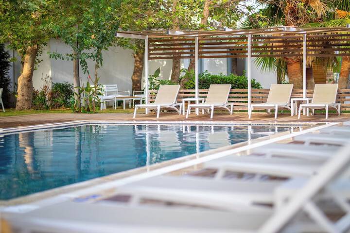 Pool 21 of 61