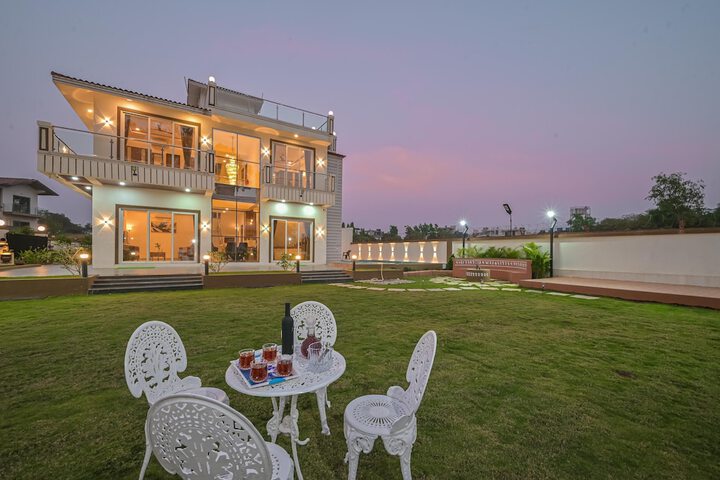 Vivanta Villa