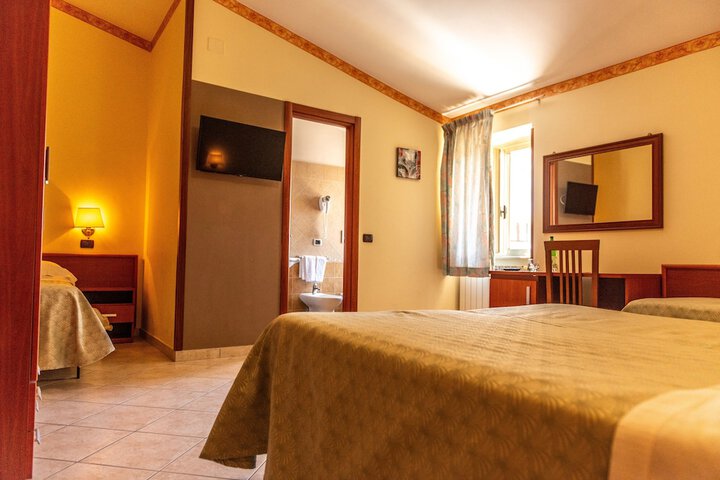 Room 8 of 43