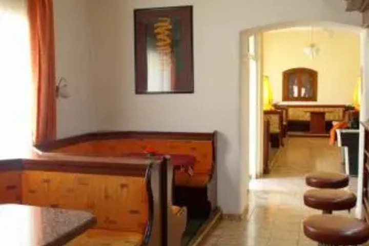 Room 10 of 21