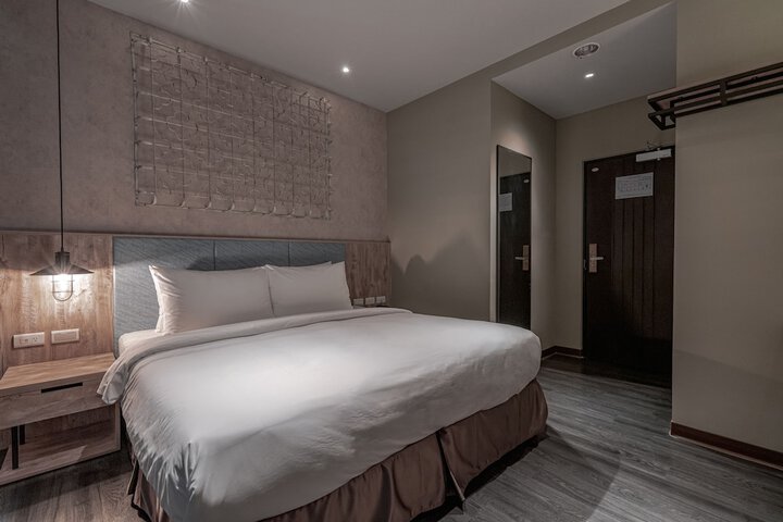 Room 12 of 62