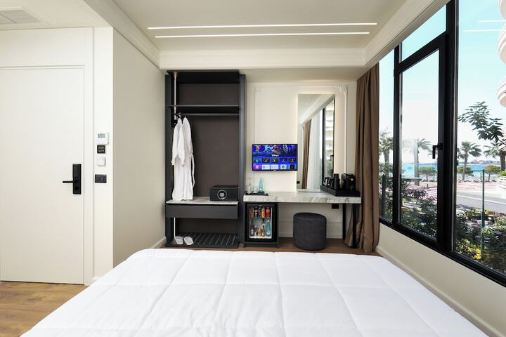 Room 32 of 59