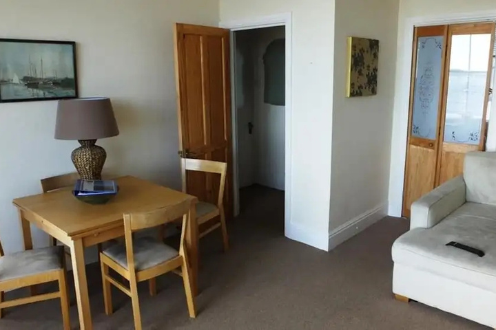 Room 5 of 12