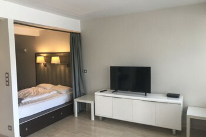 Room 15 of 18