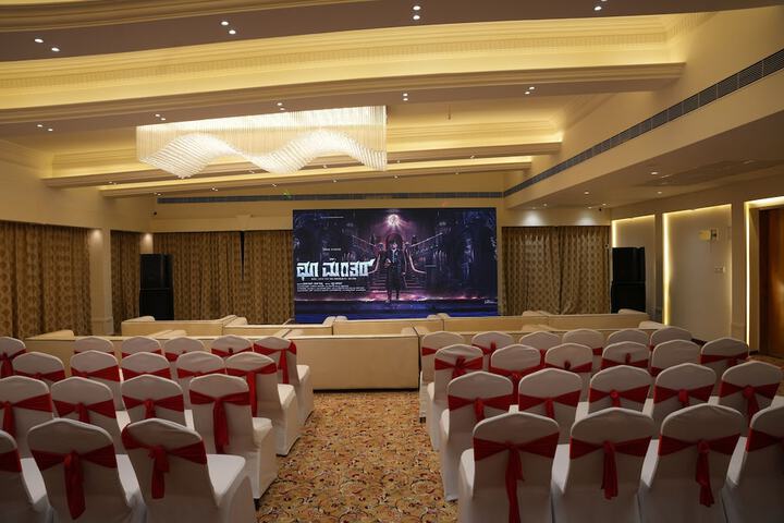 Ballroom/Hall 54 of 70