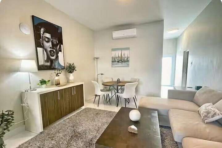 Room 5 of 9